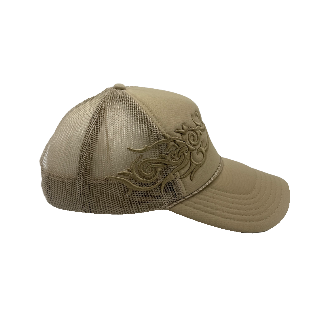 Bladed Halo Trucker in Natural